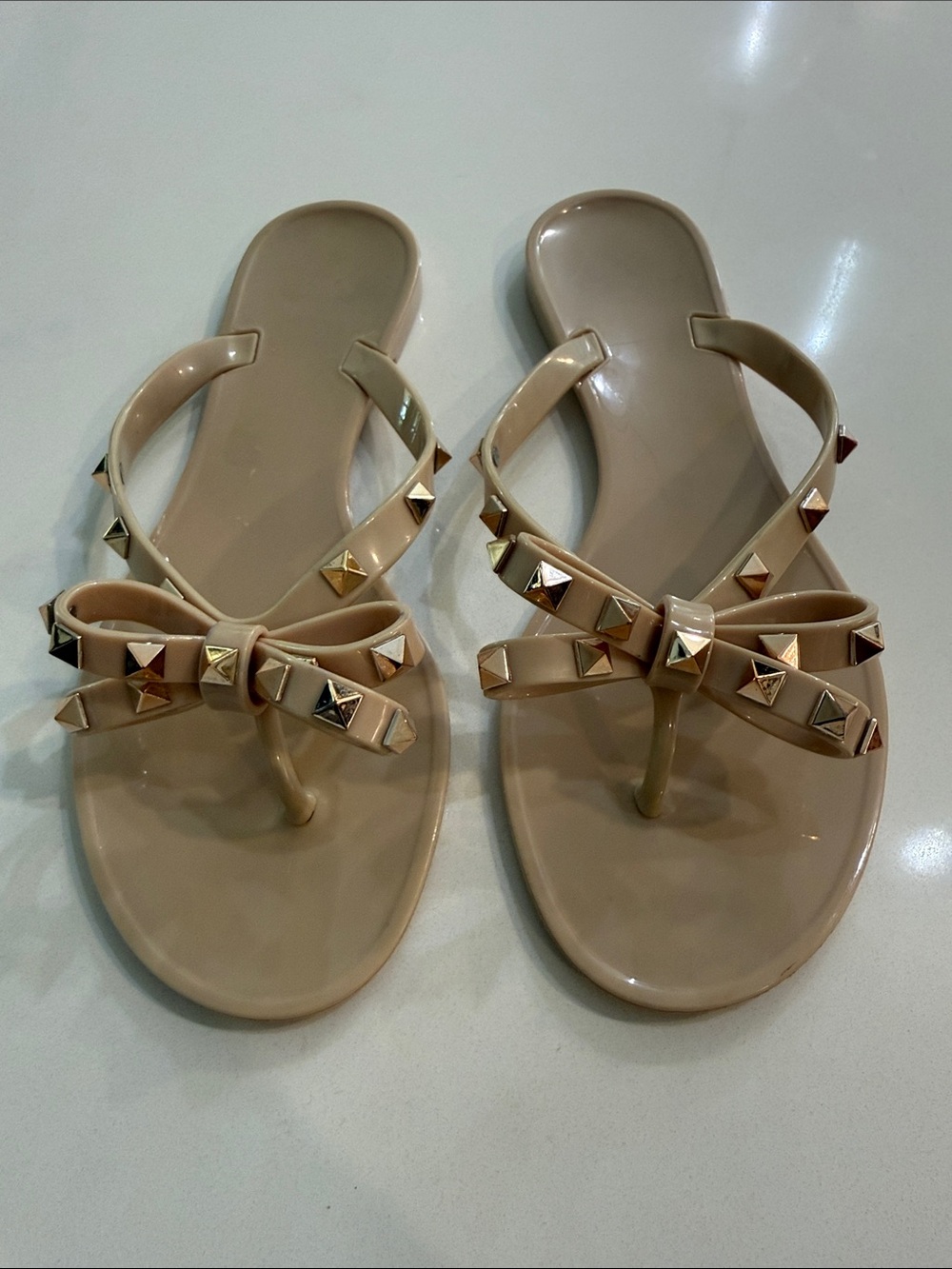 Women’s Beige Studded Bow Jelly Thong Sandals | Size 7